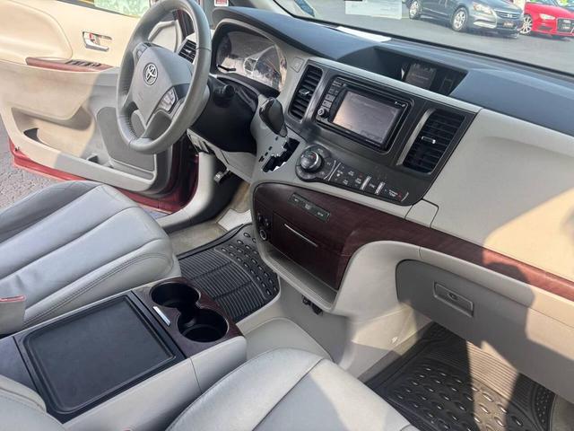 Photo of 2014 Burgundy Toyota Sienna