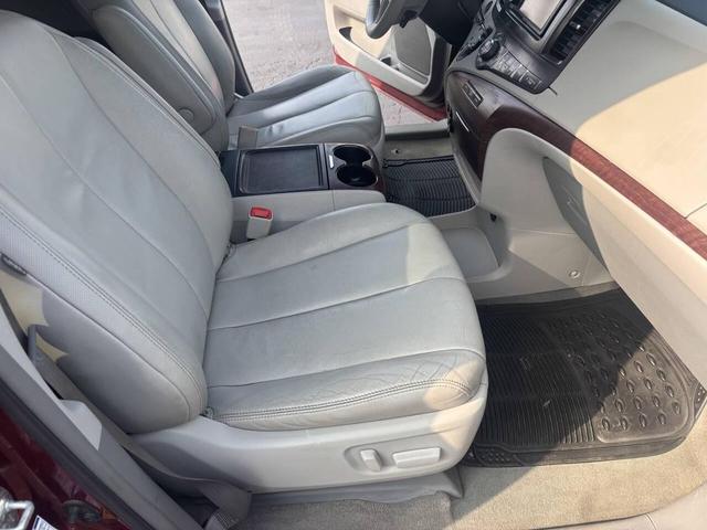 Photo of 2014 Burgundy Toyota Sienna