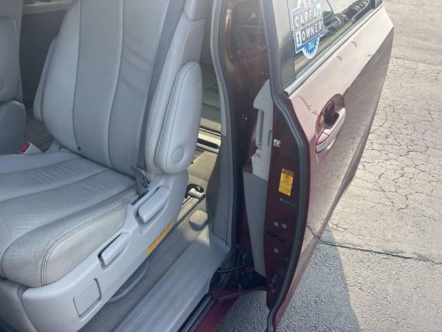 Photo of 2014 Burgundy Toyota Sienna