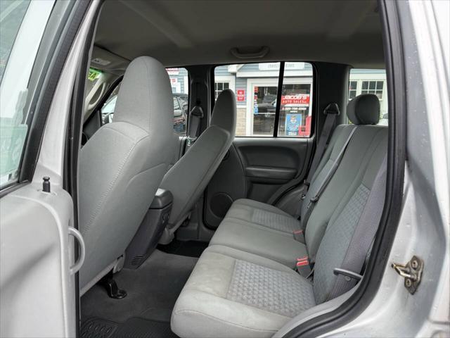 Photo of 2007 Bright Silver Metallic Clearcoat Jeep Liberty