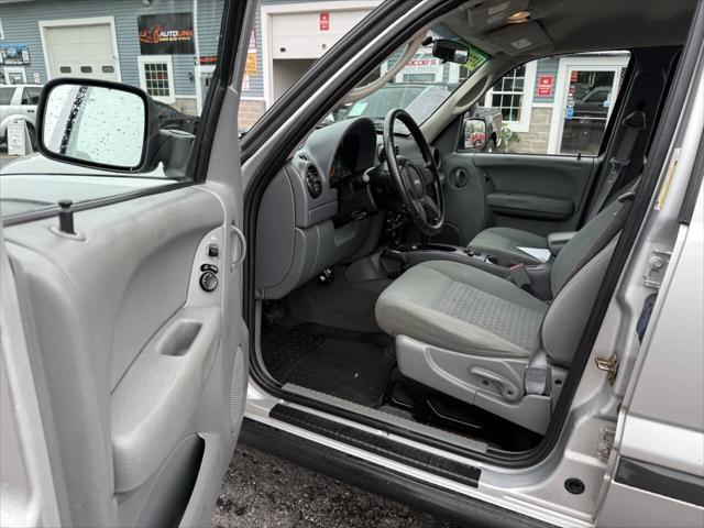 Photo of 2007 Bright Silver Metallic Clearcoat Jeep Liberty