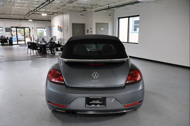 Photo of 2018 Gray Volkswagen Beetle