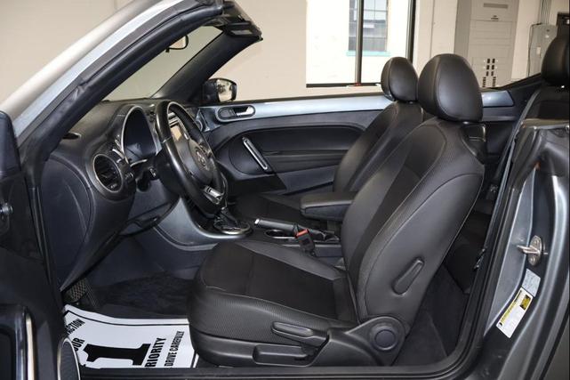 Photo of 2018 Gray Volkswagen Beetle