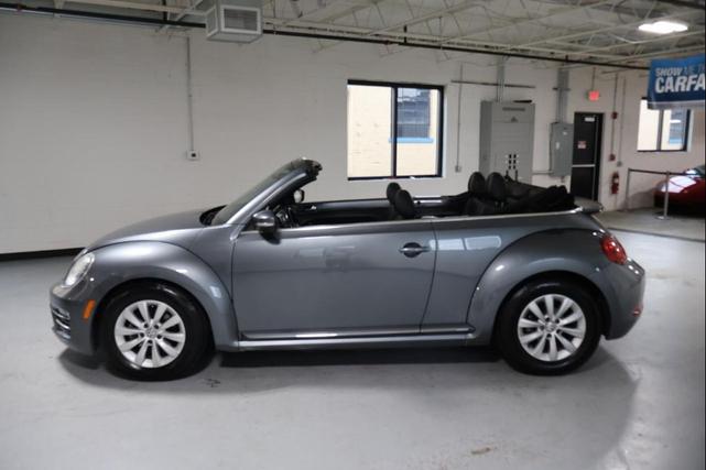 Photo of 2018 Gray Volkswagen Beetle