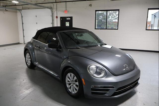 Photo of 2018 Gray Volkswagen Beetle