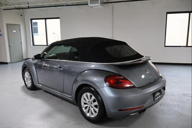 Photo of 2018 Gray Volkswagen Beetle