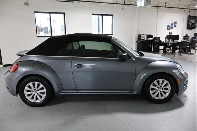 Photo of 2018 Gray Volkswagen Beetle