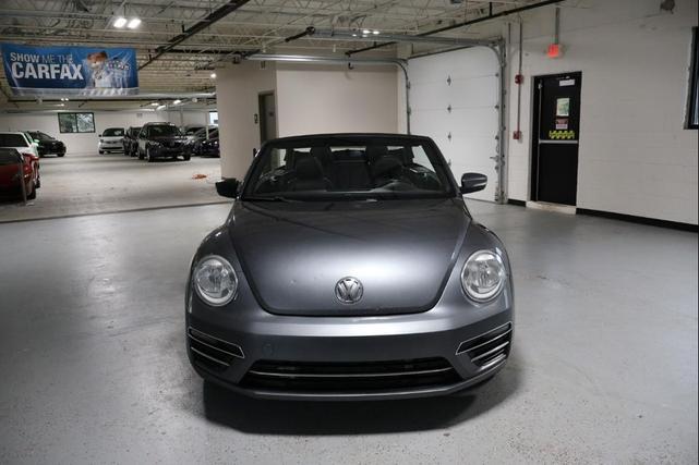 Photo of 2018 Gray Volkswagen Beetle