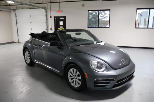 Photo of 2018 Gray Volkswagen Beetle