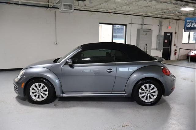 Photo of 2018 Gray Volkswagen Beetle