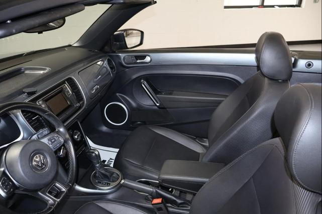 Photo of 2018 Gray Volkswagen Beetle