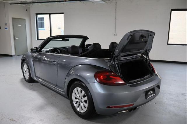 Photo of 2018 Gray Volkswagen Beetle