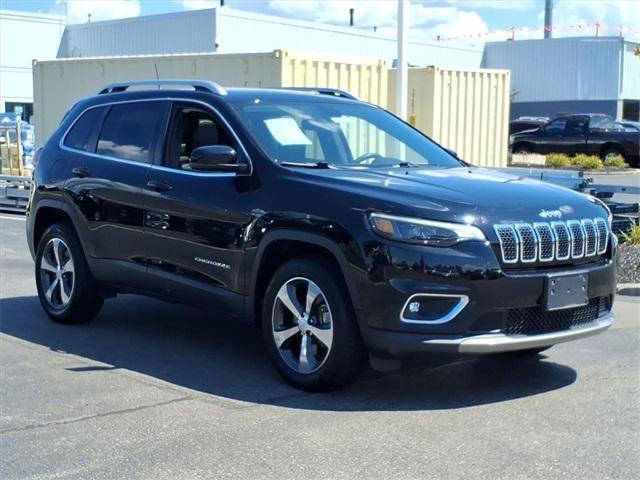 Photo of 2019 Diamond Black Jeep Cherokee