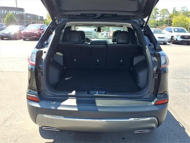 Photo of 2019 Diamond Black Jeep Cherokee