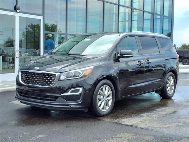 Photo of 2021 Aurora Black Kia Sedona