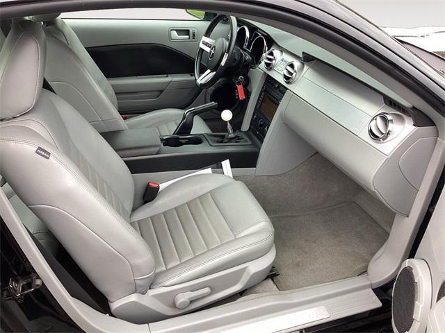 Photo of 2007 Black Clearcoat Ford Mustang