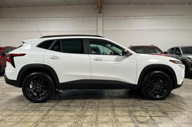 Photo of 2024 Summit White Chevrolet Trax
