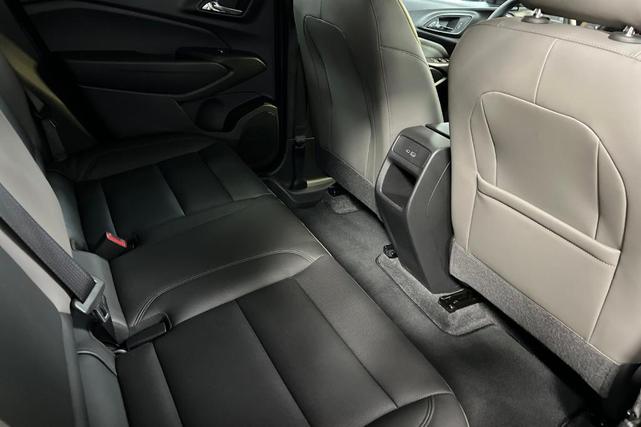 Photo of 2024 Summit White Chevrolet Trax