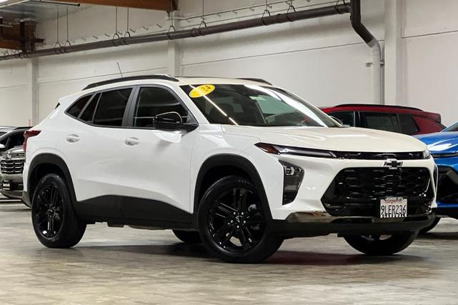 Photo of 2024 Summit White Chevrolet Trax
