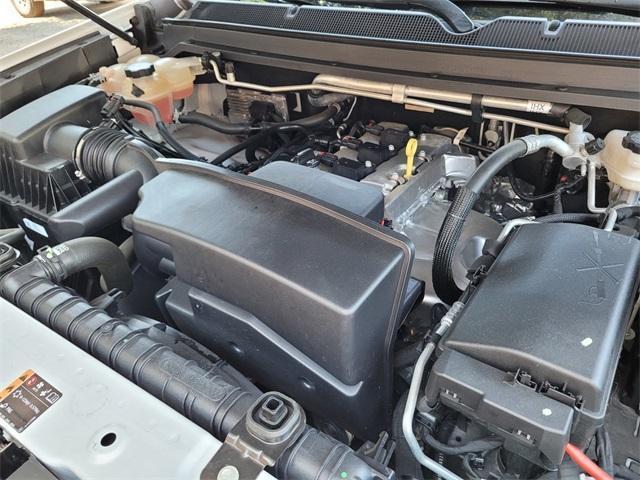 Photo of 2022 Summit White Chevrolet Colorado
