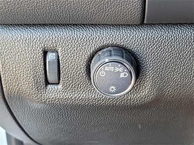 Photo of 2022 Summit White Chevrolet Colorado