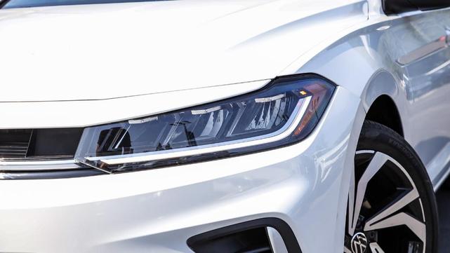 Photo of 2025 Opal White Pearl Effect Volkswagen Jetta