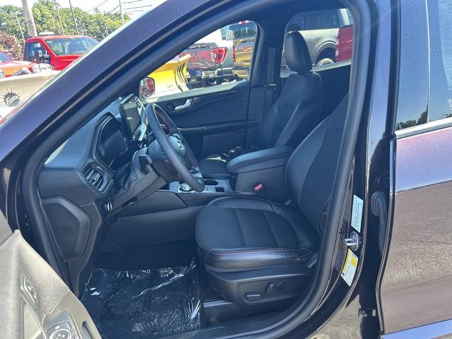 Photo of 2023 Cinnabar Red Metallic Premium Colorant Ford Escape