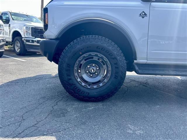Photo of 2025 Oxford White Ford Bronco
