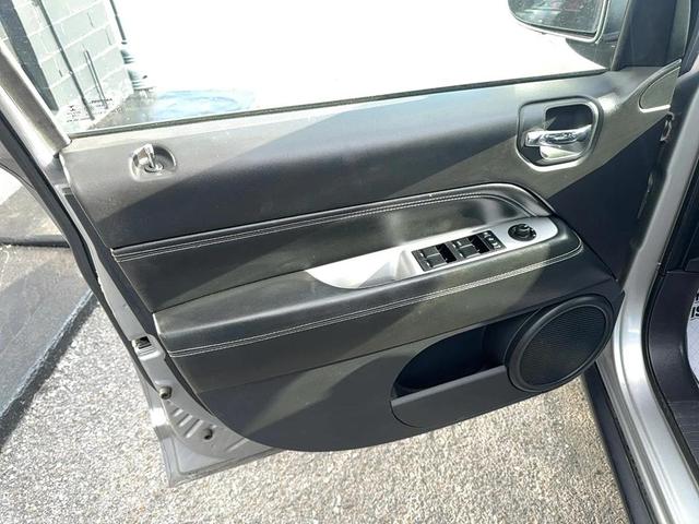 Photo of 2015 Billet Silver Metallic Clearcoat Jeep Compass