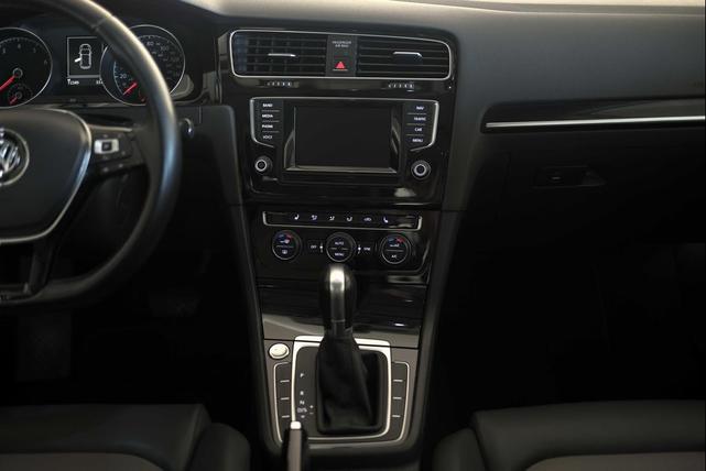 Photo of 2015 Pure White Volkswagen Golf