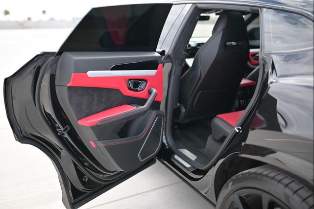 Photo of 2021 BLACK Lamborghini Urus