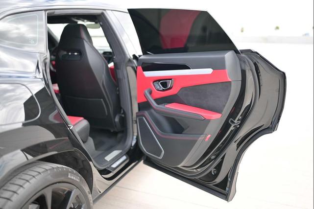 Photo of 2021 BLACK Lamborghini Urus