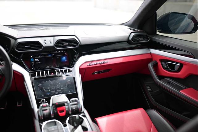 Photo of 2021 BLACK Lamborghini Urus