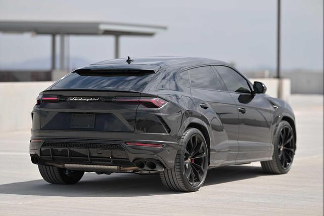 Photo of 2021 BLACK Lamborghini Urus