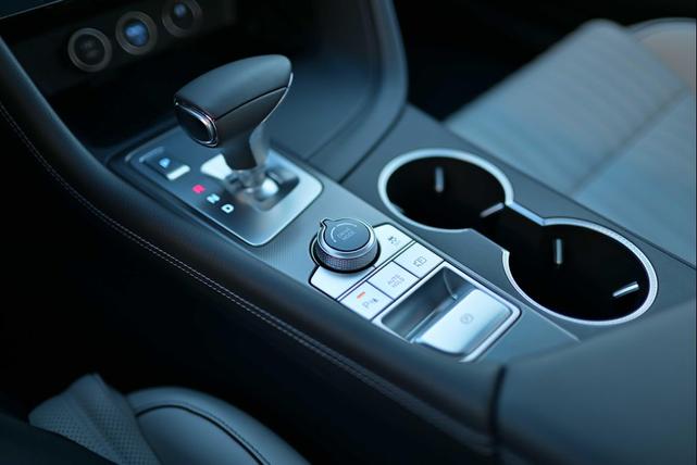 Photo of 2025 Makalu Gray Genesis G70
