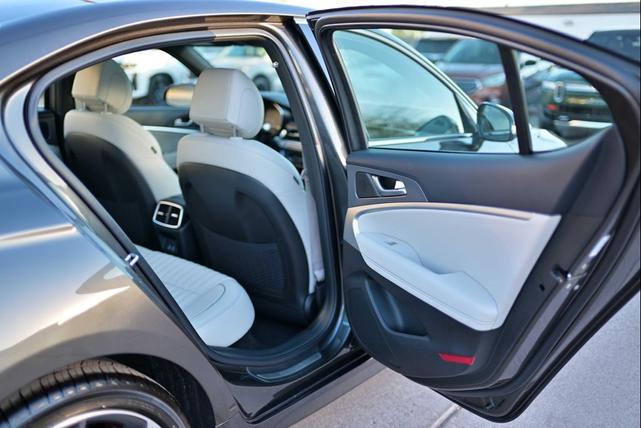 Photo of 2025 Makalu Gray Genesis G70