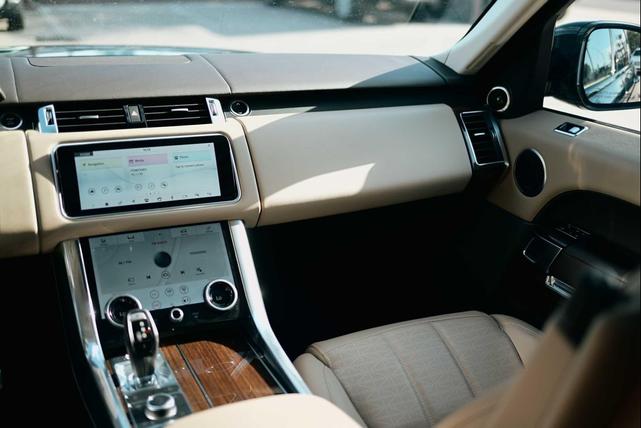 Photo of 2021 British Racing Green Land Rover Range Rover Sport