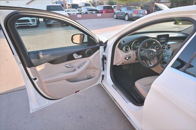 Photo of 2017 WHITE Mercedes-Benz C-Class