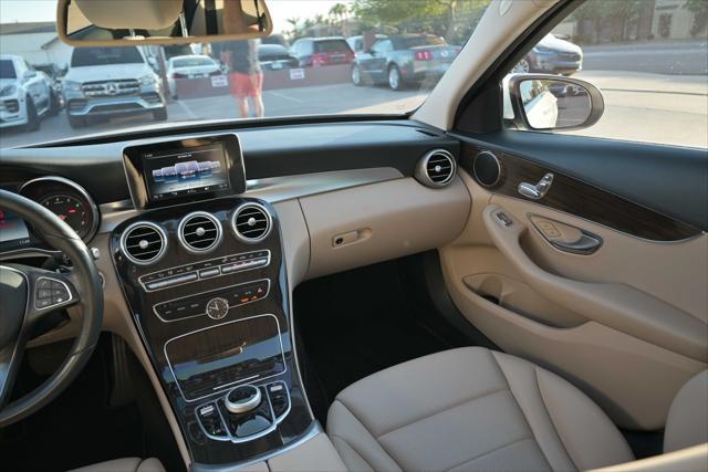 Photo of 2017 WHITE Mercedes-Benz C-Class