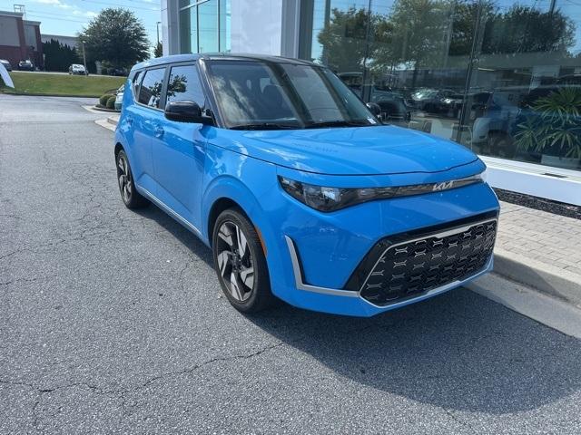 Photo of 2023 Surf Blue w/Black Roof Kia Soul