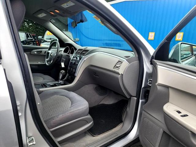 Photo of 2012 Silver Chevrolet Traverse