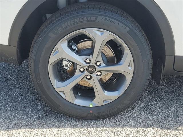 Photo of 2025 White Metallic Ford Escape