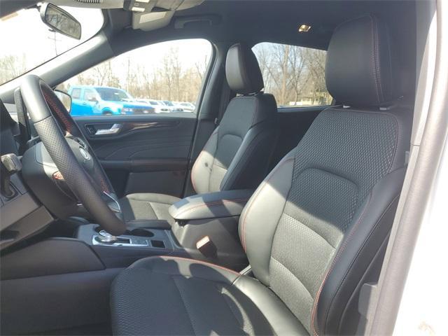 Photo of 2025 White Metallic Ford Escape