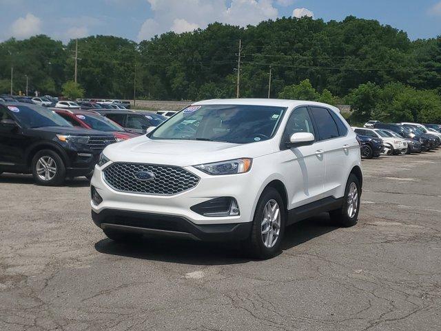 Photo of 2023 Oxford White Ford Edge