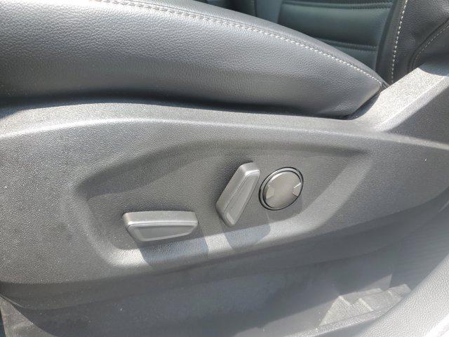 Photo of 2023 Oxford White Ford Edge