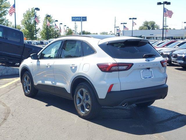 Photo of 2025 Silver Metallic Ford Escape