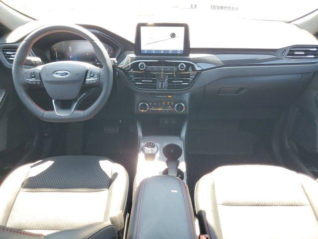 Photo of 2025 Silver Metallic Ford Escape