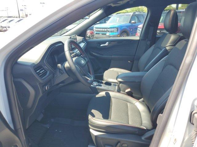 Photo of 2025 Silver Metallic Ford Escape