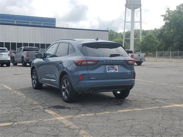 Photo of 2023 Vapor Blue Metallic Ford Escape