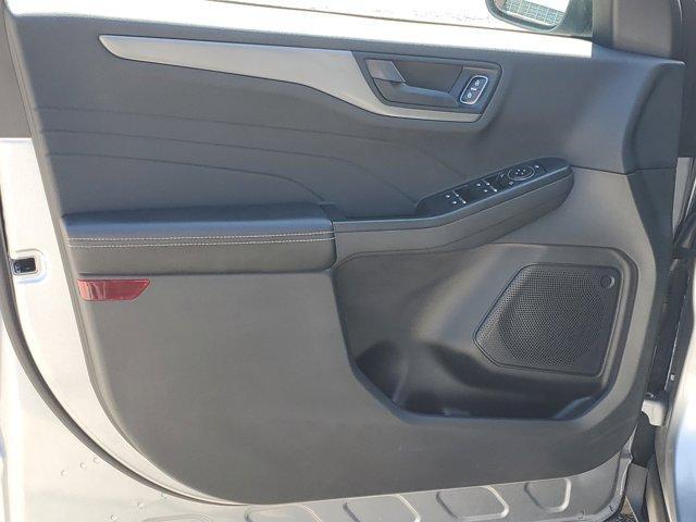 Photo of 2023 Iconic Silver Metallic Ford Escape